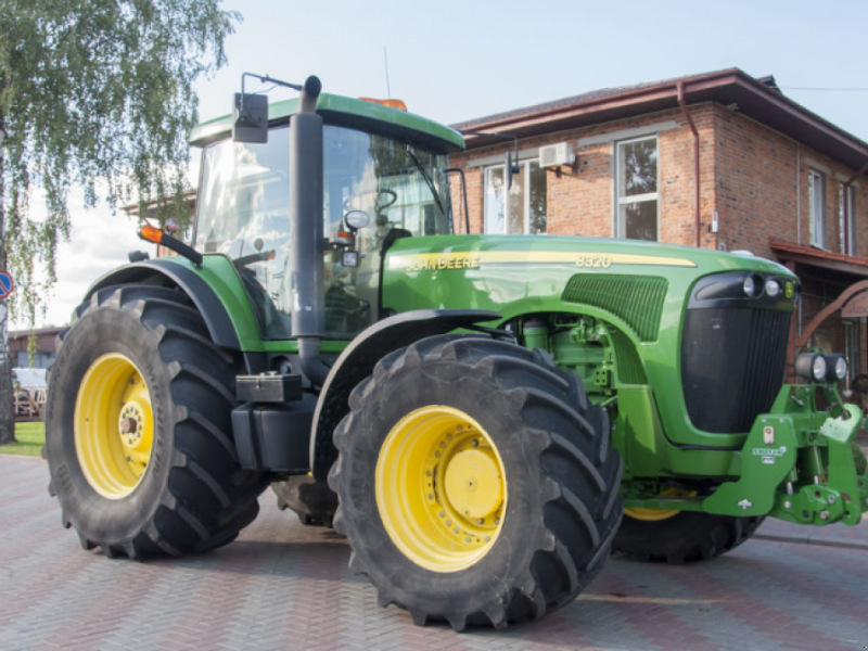 Oldtimer-Traktor a típus John Deere 8320, Neumaschine ekkor: Житомир (Kép 1)