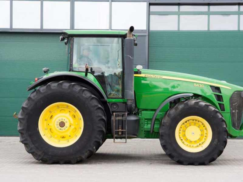 Oldtimer-Traktor a típus John Deere 8430, Neumaschine ekkor: Житомир (Kép 1)