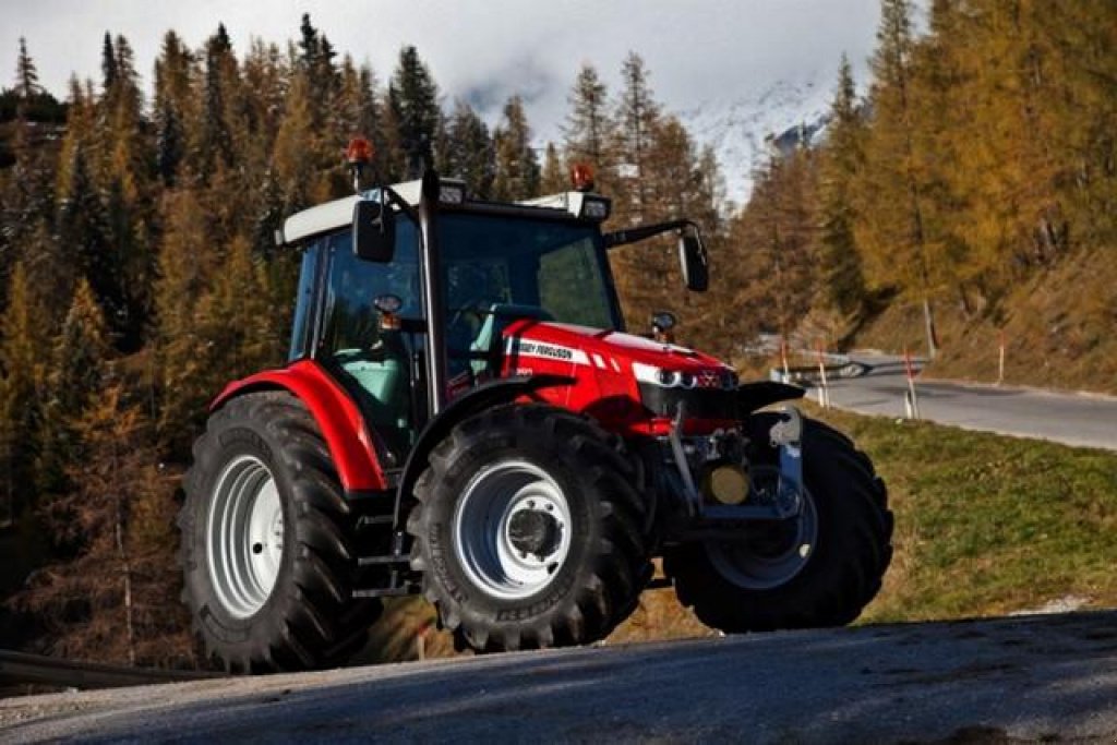 Oldtimer-Traktor a típus Massey Ferguson 5450, Neumaschine ekkor: Луцьк (Kép 1)