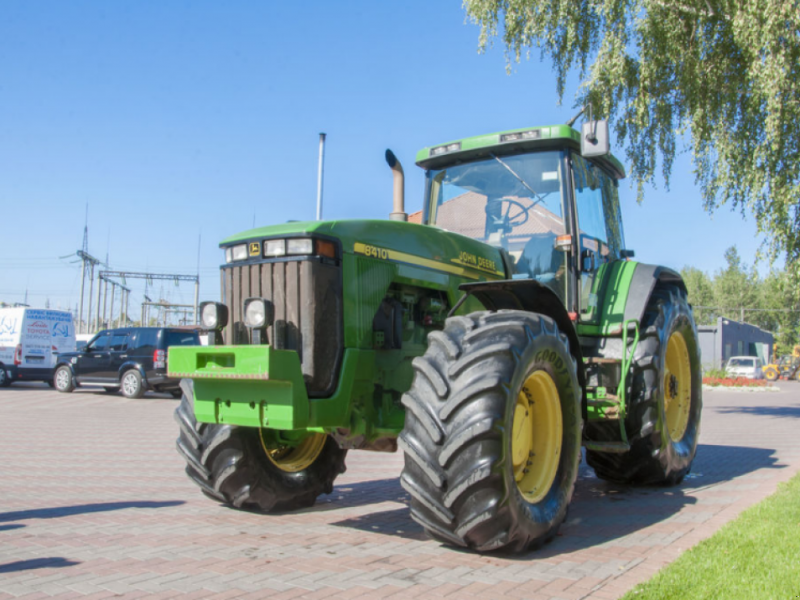 Oldtimer-Traktor a típus John Deere 8410, Neumaschine ekkor: Луцьк (Kép 1)