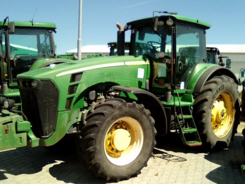 Oldtimer-Traktor a típus John Deere 8230, Neumaschine ekkor: Київ (Kép 1)