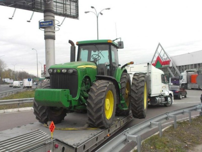 Oldtimer-Traktor a típus John Deere 8520, Neumaschine ekkor: Київ
